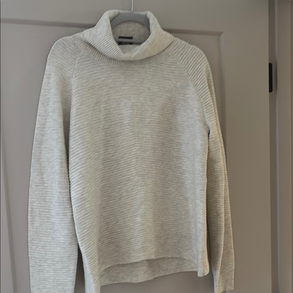 NWOT Kuhl Solace Sweater - Picture 6 of 8